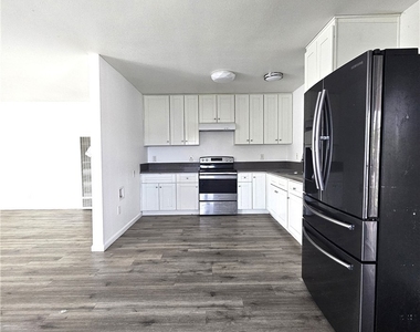 320 E Hullett - Photo Thumbnail 3