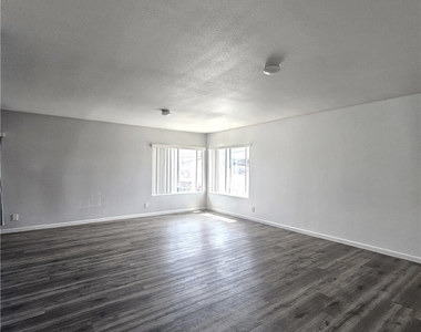 320 E Hullett - Photo Thumbnail 4