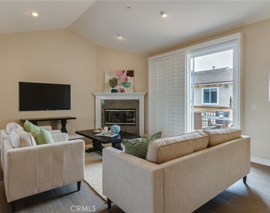 2113 Mathews - Photo Thumbnail 12