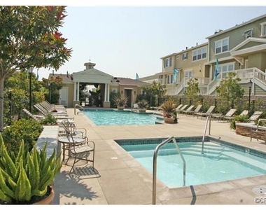 1800 Oak Street - Photo Thumbnail 2