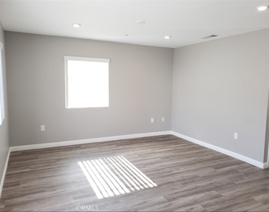 4240 Eugene St - Photo Thumbnail 5