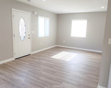 4240 Eugene St - Photo Thumbnail 9