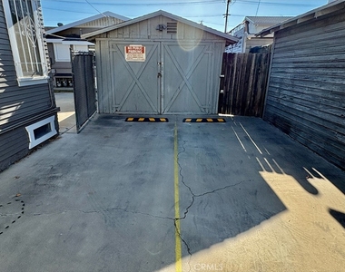 926 Newport Avenue - Photo Thumbnail 7