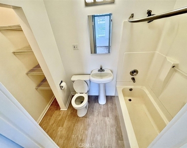 926 Newport Avenue - Photo Thumbnail 5