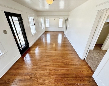 926 Newport Avenue - Photo Thumbnail 3