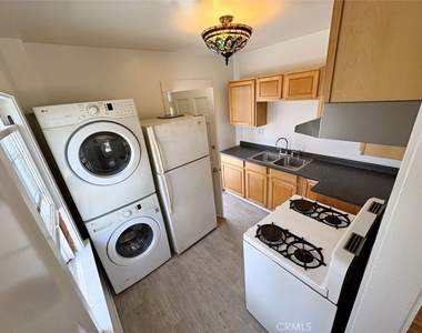 926 Newport Avenue - Photo Thumbnail 2