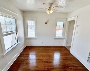 926 Newport Avenue - Photo Thumbnail 1