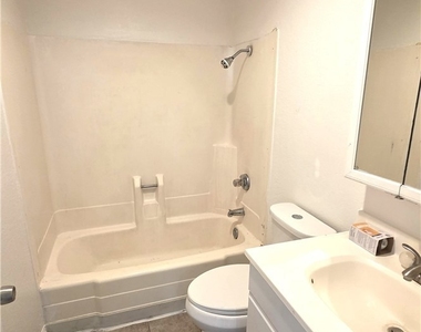 6512 Fullerton Ave #a - Photo Thumbnail 10