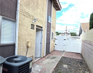 6512 Fullerton Ave #a - Photo Thumbnail 13