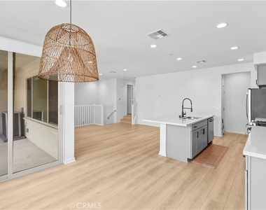 604 White Oaks - Photo Thumbnail 9