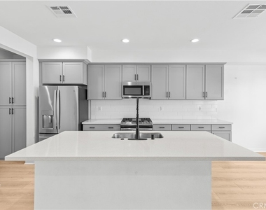 604 White Oaks - Photo Thumbnail 10