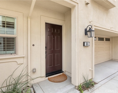 604 White Oaks - Photo Thumbnail 1