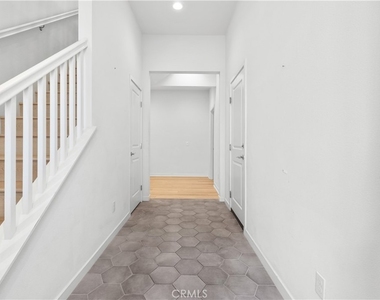 604 White Oaks - Photo Thumbnail 2