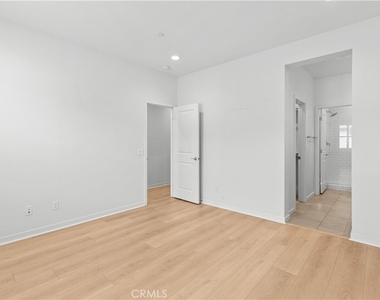 604 White Oaks - Photo Thumbnail 15