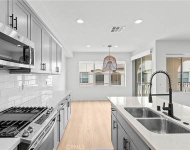 604 White Oaks - Photo Thumbnail 11