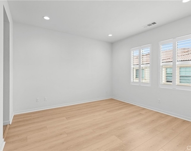 604 White Oaks - Photo Thumbnail 14