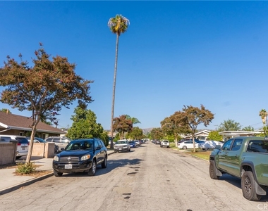 9111 Bluford Avenue - Photo Thumbnail 3