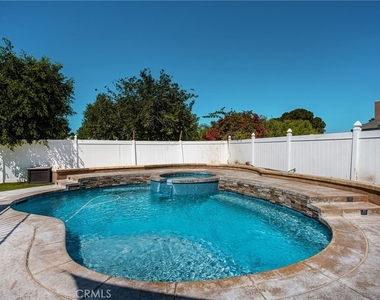 1129 Iris - Photo Thumbnail 22