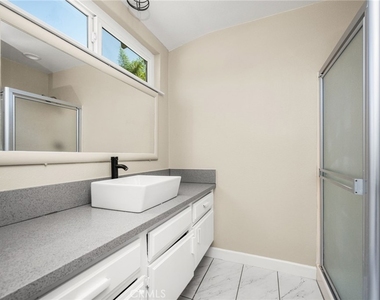 1129 Iris - Photo Thumbnail 32