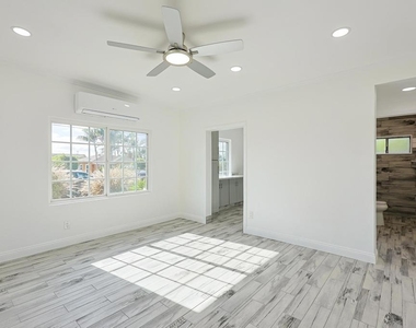 1925 Prospect St - Photo Thumbnail 2