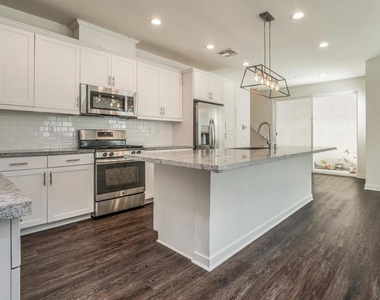 2143 Element Way - Photo Thumbnail 12