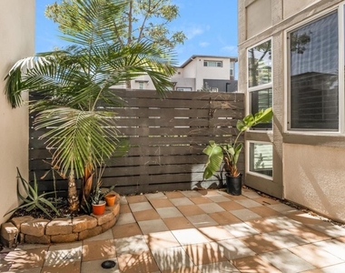 2143 Element Way - Photo Thumbnail 16