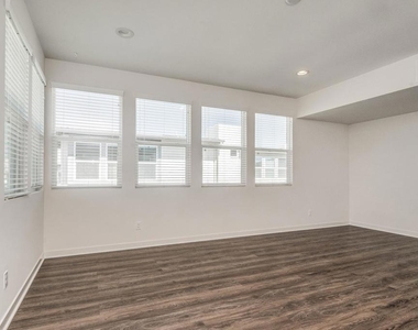 2143 Element Way - Photo Thumbnail 2