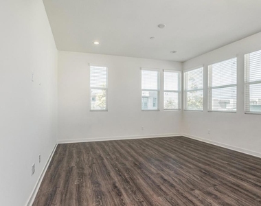 2143 Element Way - Photo Thumbnail 1