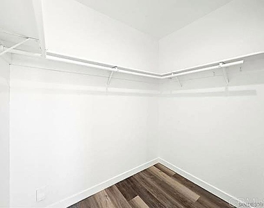 2040 Earl Street - Photo Thumbnail 17