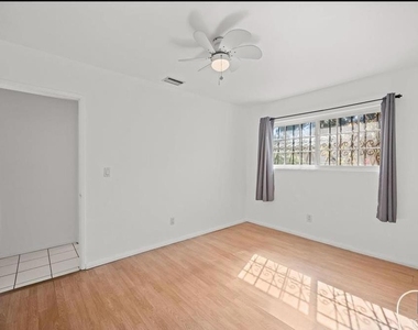 3813 Birch - Photo Thumbnail 9