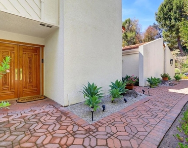 2714 Claray Drive - Photo Thumbnail 3