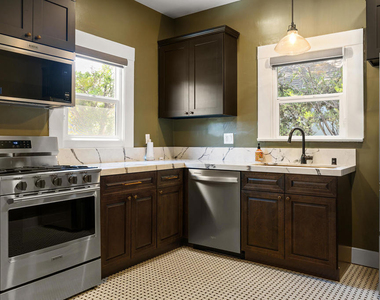 529 N Hill Avenue - Photo Thumbnail 4