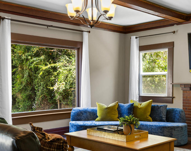 529 N Hill Avenue - Photo Thumbnail 1