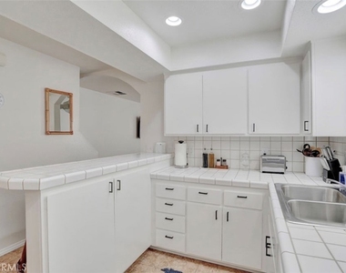 517 Monterey Lane - Photo Thumbnail 11