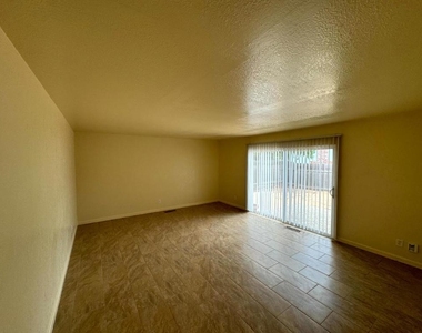 487 Larson Court - Photo Thumbnail 14