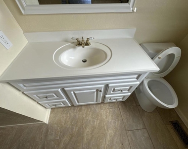 487 Larson Court - Photo Thumbnail 10