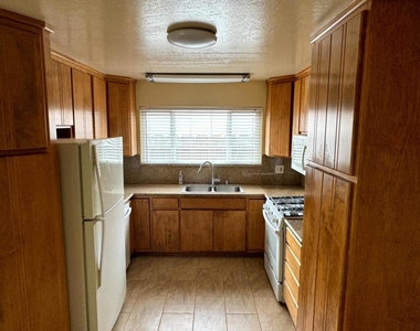 487 Larson Court - Photo Thumbnail 2