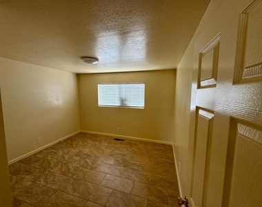 487 Larson Court - Photo Thumbnail 12