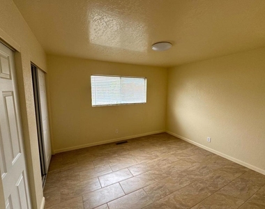 487 Larson Court - Photo Thumbnail 8