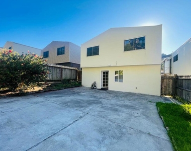 4250 Callan Boulevard - Photo Thumbnail 13