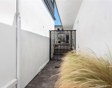 334 N Coast - Photo Thumbnail 12