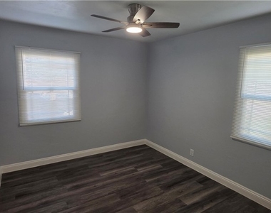 1498 Powell Way - Photo Thumbnail 9