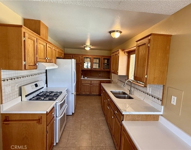 2364 San Padre Avenue - Photo Thumbnail 5