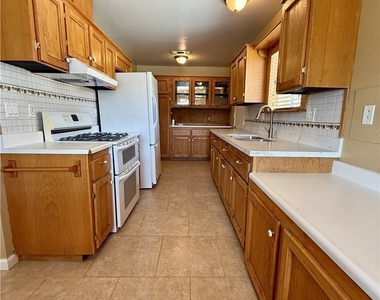 2364 San Padre Avenue - Photo Thumbnail 4