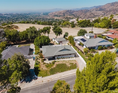 11017 Sevenhills Drive - Photo Thumbnail 2