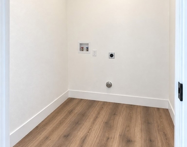 1129 N Catalina - Photo Thumbnail 4