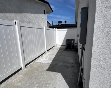 1129 N Catalina - Photo Thumbnail 9