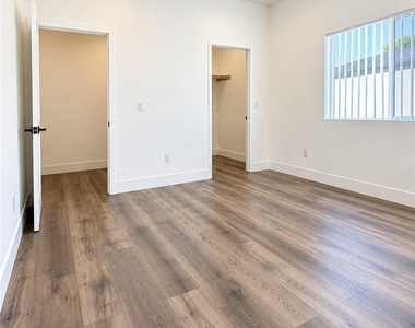 1129 N Catalina - Photo Thumbnail 5