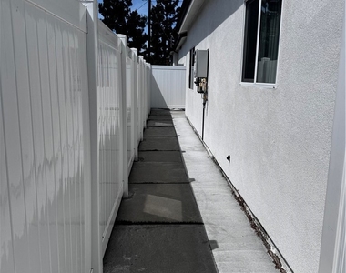 1129 N Catalina - Photo Thumbnail 11