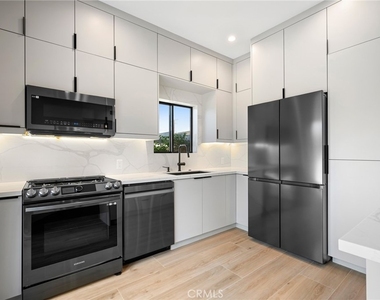 9601 N Clybourn Avenue - Photo Thumbnail 8